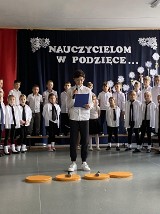 Piękna akademia z okazji Dnia Edukacji Narodowej w Szkole Podstawowej numer 5 w Jędrzejowie. Zobaczcie zdjęcia i film