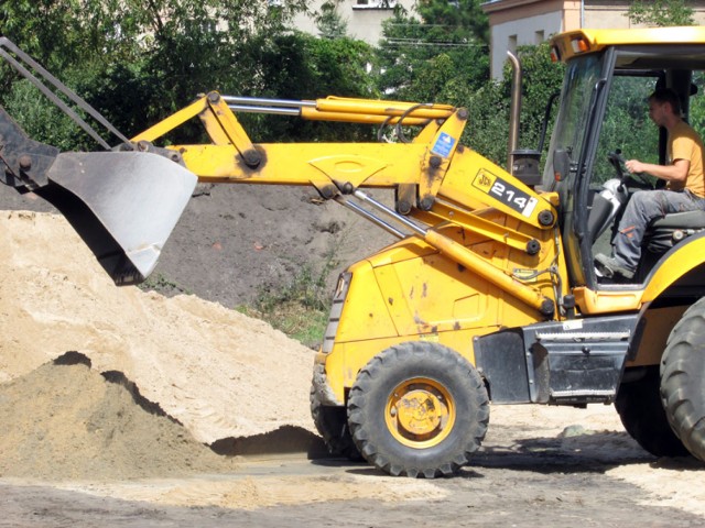 Budowa boiska przy LO we Wrześni.