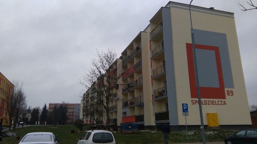 Pożar w bloku przy ulicy Spółdzielczej w Skarżysku. Trzy osoby poszkodowane, sześć ewakuowanych