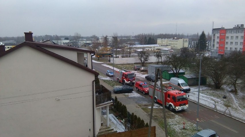 Pożar w bloku przy ulicy Spółdzielczej w Skarżysku. Trzy osoby poszkodowane, sześć ewakuowanych