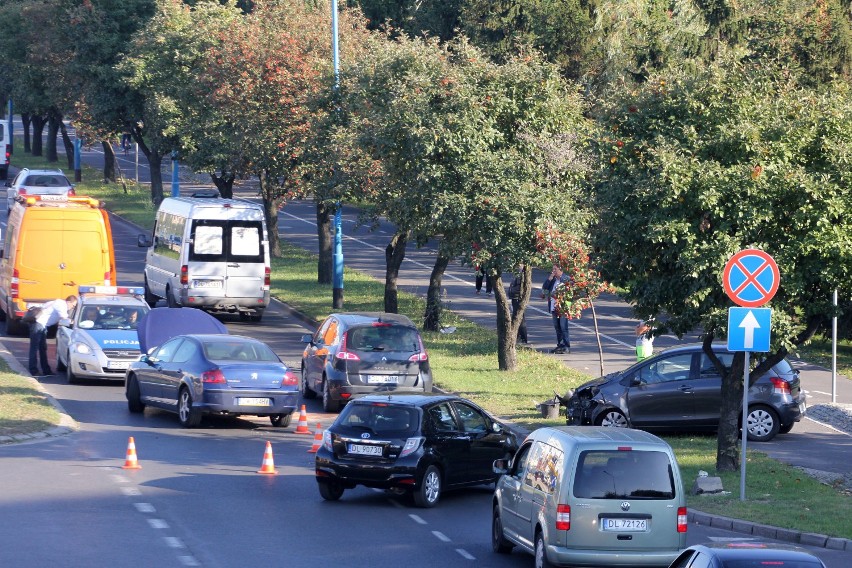 Wypadek na ulicy Piłsudskiego w Legnicy (ZDJĘCIA)