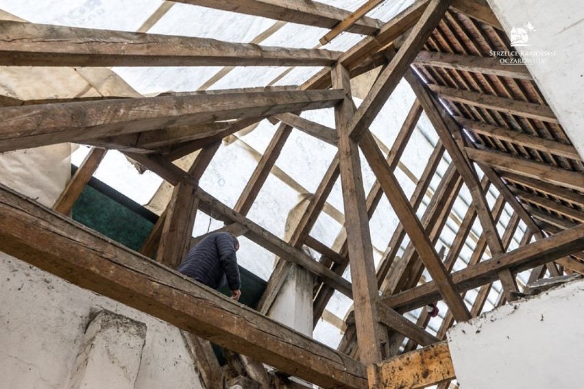 Strzelce Kraj. Rozpoczął się kapitalny remont dachu świetlicy w Gardzku (ZDJĘCIA)
