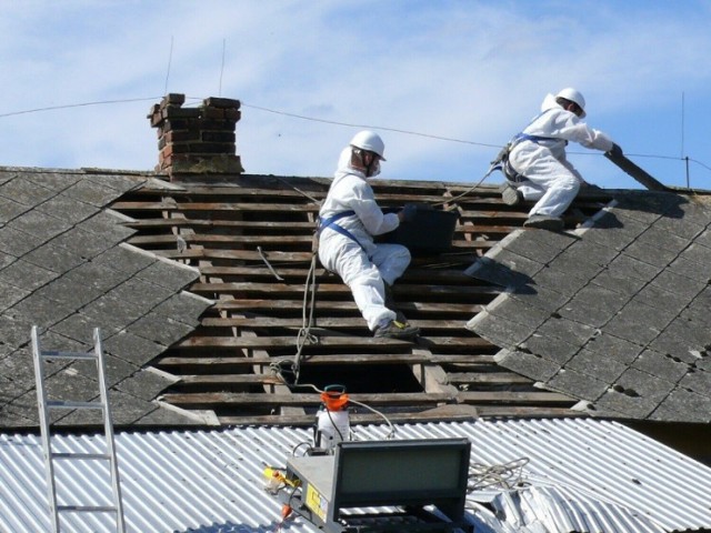 Kto zamierza w 2023 r. wymienić pokrycie dachowe zawierające azbest na bezpieczny materiał, może starać się o dotację w malborskim Urzędzie Miasta.