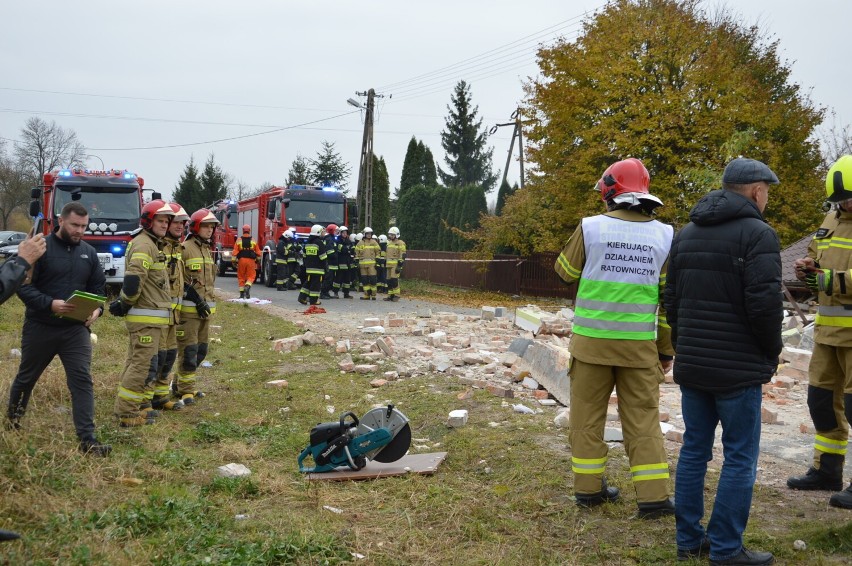 Trwa przeszukiwanie gruzowiska po wybuchu w domu w Kaczorowie