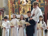 Rocznice Pierwszej Komunii Świętej w kościerskich parafiach. Dzieci odnowiły przyrzeczenia ZDJĘCIA