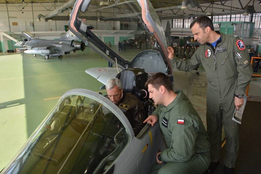 Malbork. Minister obrony Portugalii z wizytą w 22 Bazie Lotnictwa Taktycznego