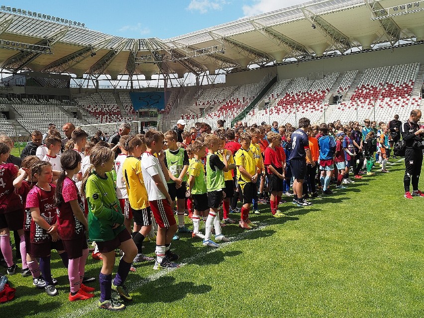 Oto laureaci łódzkich finałów turnieju „Z podwórka na stadion o Puchar Tymbarku”. Galeria zdjęć