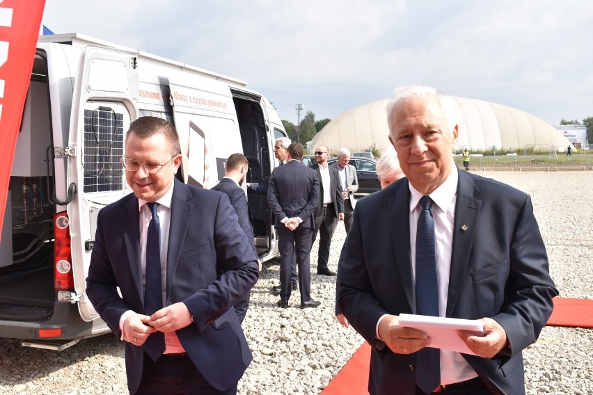 Premier Morawiecki wmurował symboliczny kamień węgielny pod budowę nowej fabryki Viessmann