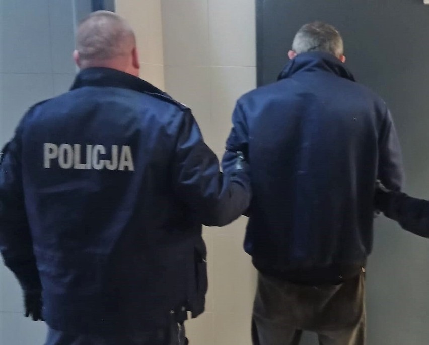 Policjanci z Wadowic zatrzymali sprawcę włamań do domów w...
