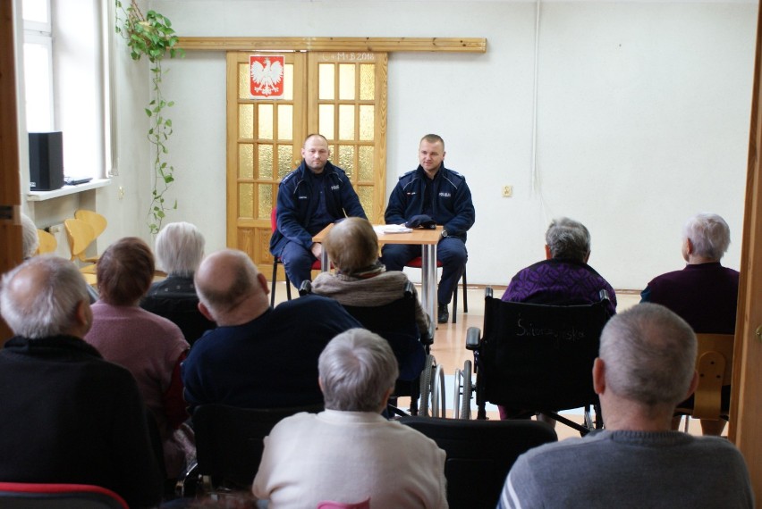 "Dzień Seniora" policji i ZUS w DPS Łęczyca