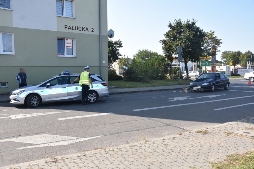 Na ulicy Pałuckiej w Wągrowcu samochód osobowy uderzył w...