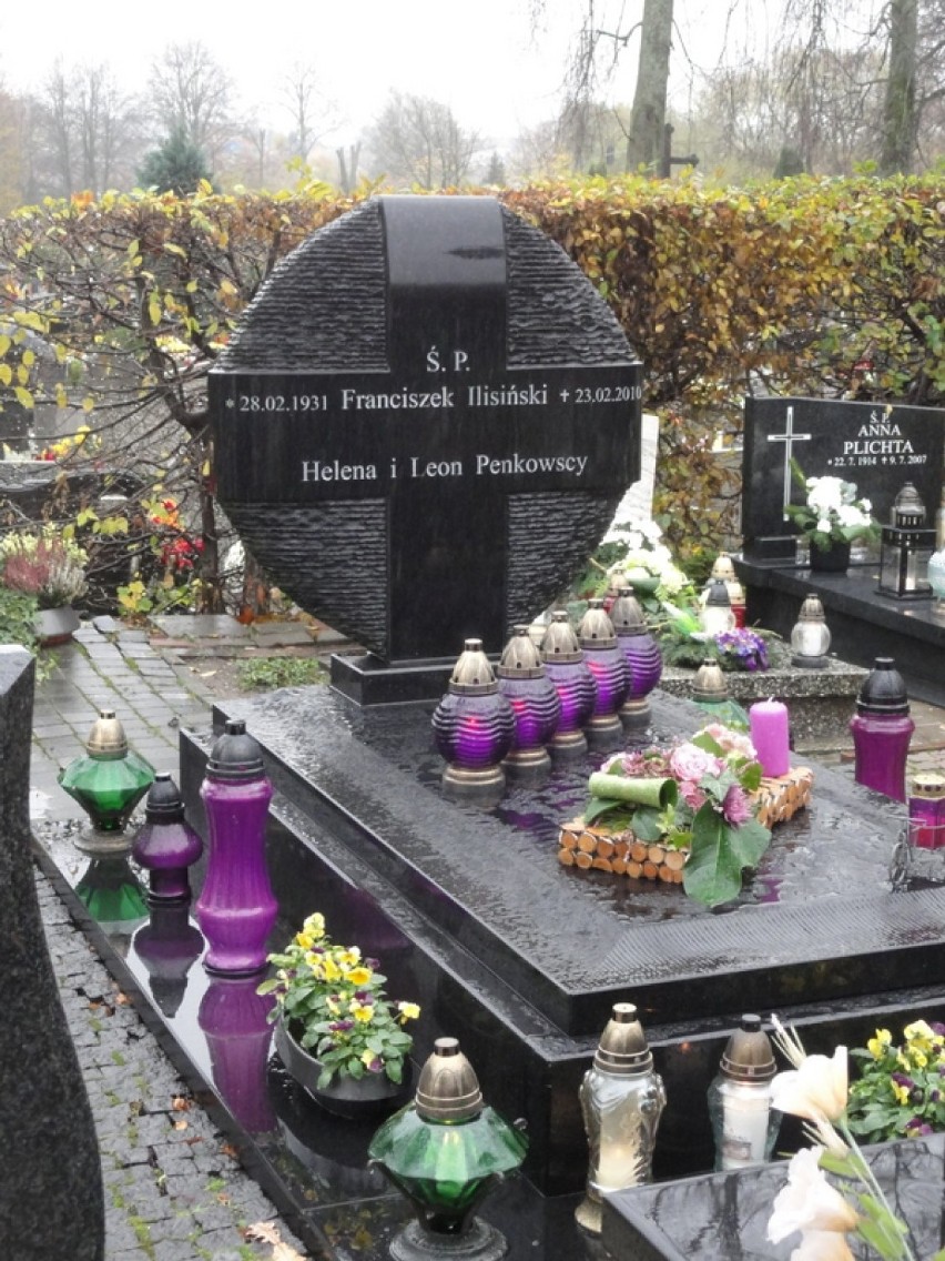 1 listopada na cmentarzu w Kartuzach