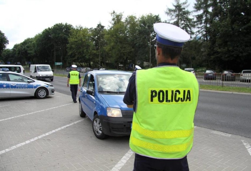 Akcja "SMOG", Warszawa. Od rana policja kontroluje samochody i zatrzymuje dowody rejestracyjne