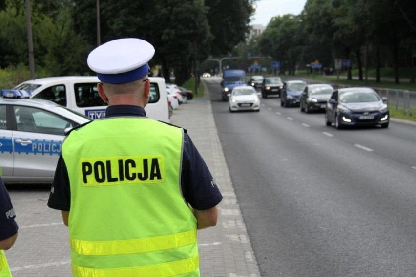 Akcja "SMOG", Warszawa. Od rana policja kontroluje samochody i zatrzymuje dowody rejestracyjne