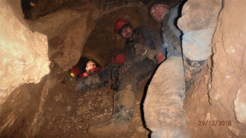 Tajemnice pewnej jaskini. W Jerzmanowicach odkryto nowe korytarze i połączono jaskinie [ZDJĘCIA]