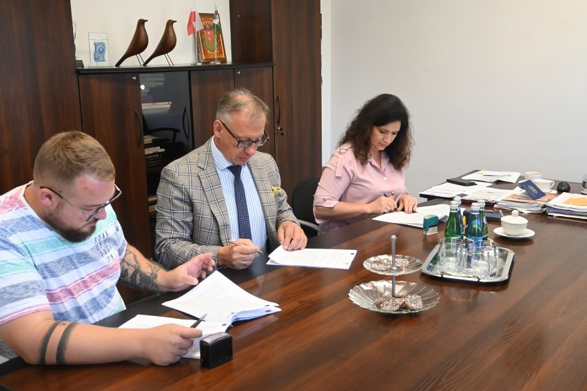 Starostwo Powiatowe podpisało umowę na przebudowę drogi w Lubieszewie