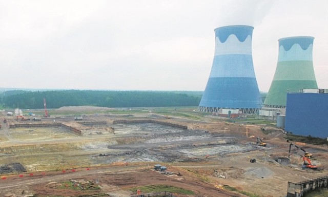 Zgodnie z projektem wymiary wykopów pod nowe bloki energetyczne dla dwóch kotłowni wynoszą 226 m na 96 m, natomiast pod budynki maszynowni 252 m na 78 m.