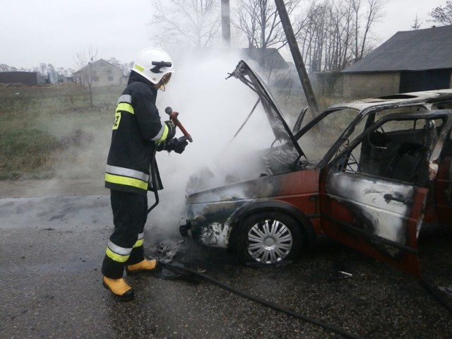 Pożar samochodu w miejscowości Zbójno