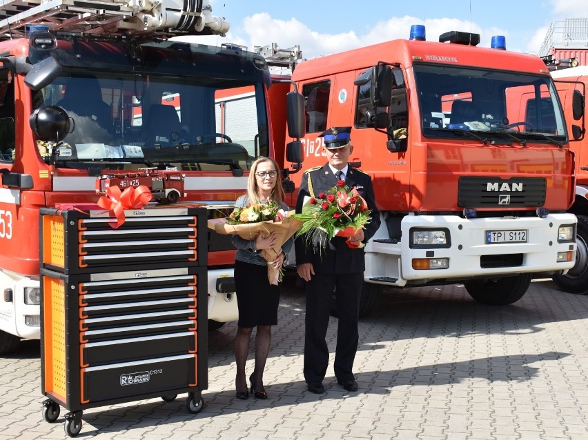 Zasłużony funkcjonariusz pińczowskiej straży pożarnej odszedł na emeryturę. Był apel i uroczyste pożegnanie [ZDJĘCIA]