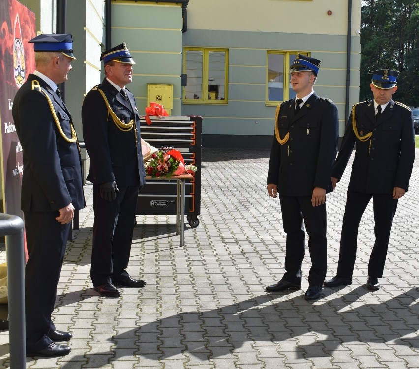 Zasłużony funkcjonariusz pińczowskiej straży pożarnej odszedł na emeryturę. Był apel i uroczyste pożegnanie [ZDJĘCIA]