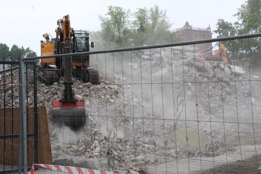 Biurowiec DEFUM w centrum Dąbrowy Górniczej zamienił się w...