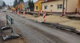 Kolejny etap remontu ul. Strzemieszyckiej w Dąbrowie Górniczej i utrudnienia dla kierowców. Budują kanalizację i nową infrastrukturę 
