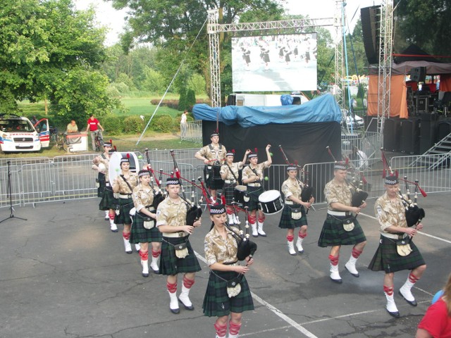 Orkiestra Pipes And Drums podczas występu w Koźminie Wlkp.