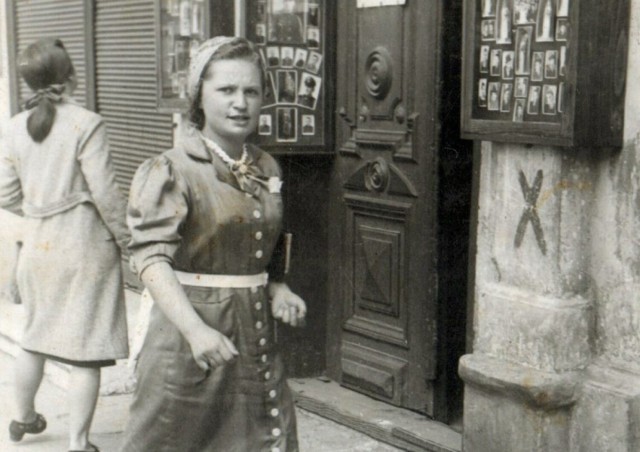 Anna Czernicka (z domu Zabrzeska) jako młoda dziewczyna pomagała więźniom Auschwitz. Po wojnie sama padła ofiarą komunistycznego terroru