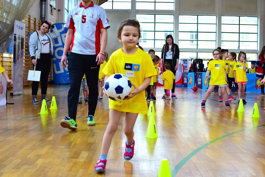 W Kielcach przedszkolaki świetnie się bawiły, a dorośli sportowcy mieli pełne ręce roboty