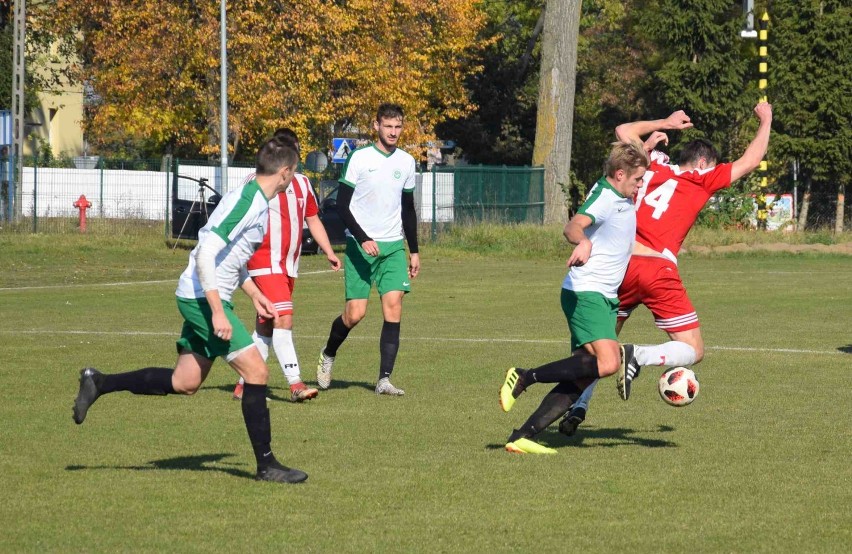 Piłka nożna. Derby V ligi dla Sokoła Zblewo (zdjęcia)