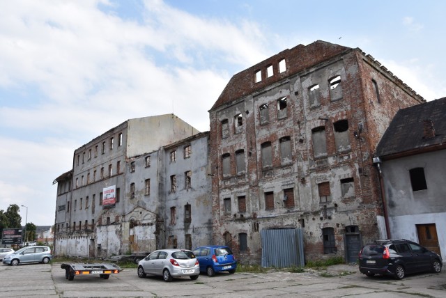 Młyn Szancera. Kompleks budynków przemysłowych, który powstał w 1846 roku przy ul. Kołłątaja. W nocy z 4 na 5 kwietnia 2015 roku w obiekcie doszło do potężnego pożaru. Do dziś młyn straszy swoim wyglądem.