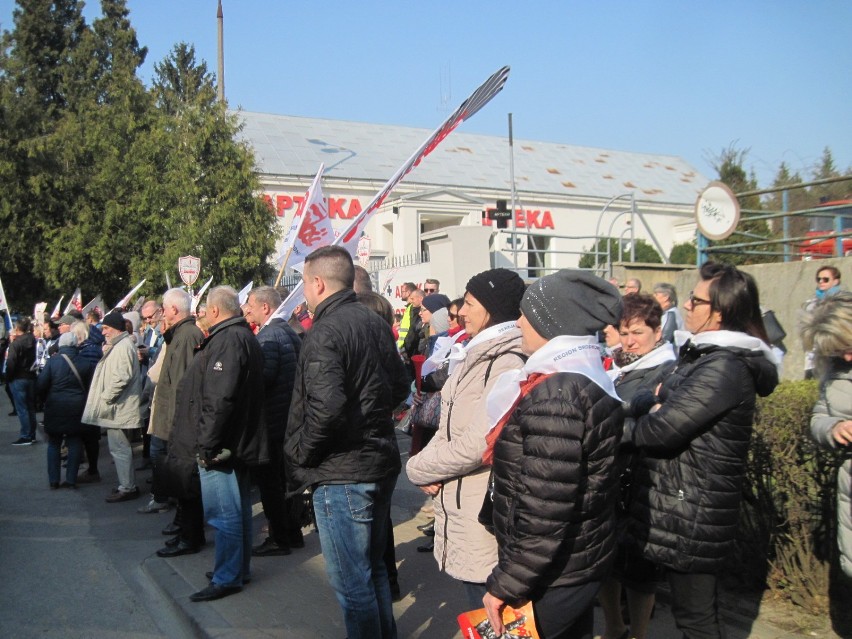 "Jesteśmy wkurzeni!". Protest Solidarności pod Urzędem Wojewódzkim w Lublinie