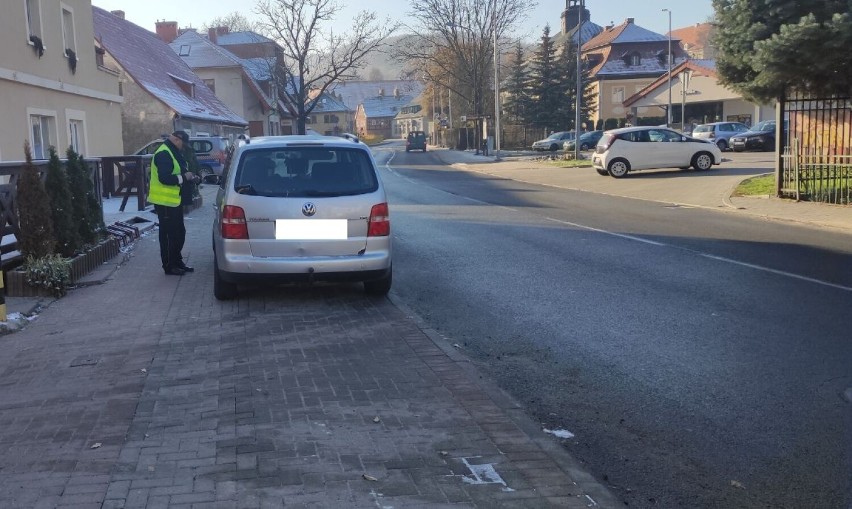 Parkowanie na chodnikach, blokowanie wyjazdu z posesji czy...