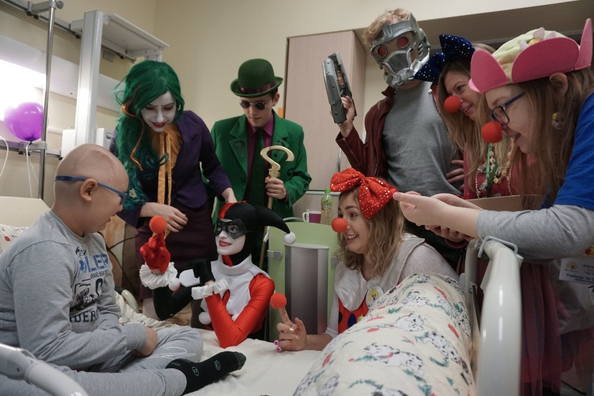 Fundacja dr. Clown odwiedziła dzieci ze szpitala przy...
