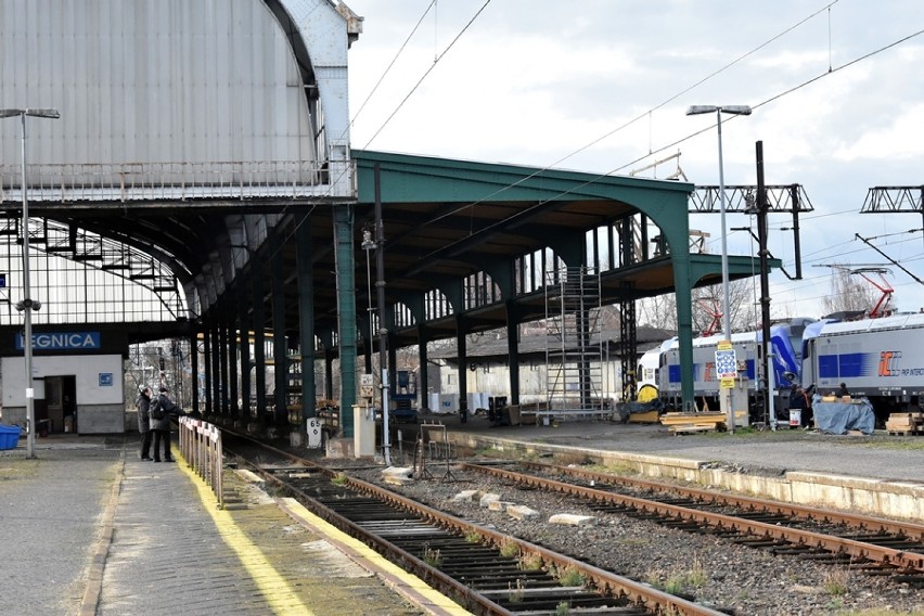 Remont dworca w Legnicy,  perony zamknięte dla podróżnych [ZDJĘCIA]