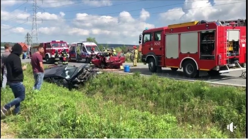 Na obwodnicy Podrzecza czołowo zderzyły się dwa auta. Są poszkodowani