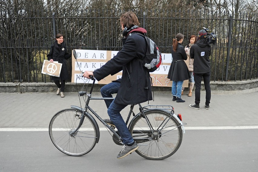 Protest przed konsulatem Rosji w Poznaniu