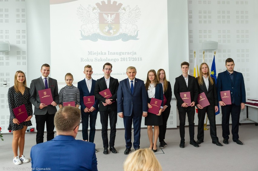 Tacy są zdolni białostoccy uczniowie. Dostali stypendia [ZDJĘCIA]