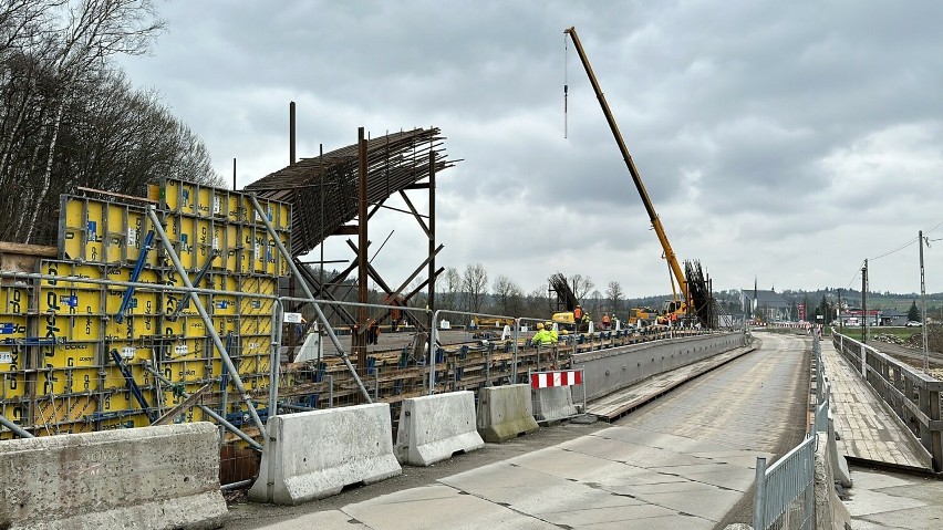 Budowa nowego mostu na rzece Stradomka w Kobylcu