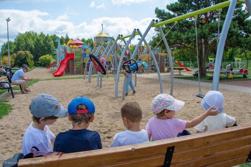 W Dobroszycach powstanie nowoczesny park zabaw i skatepark (WIZUALIZACJE)