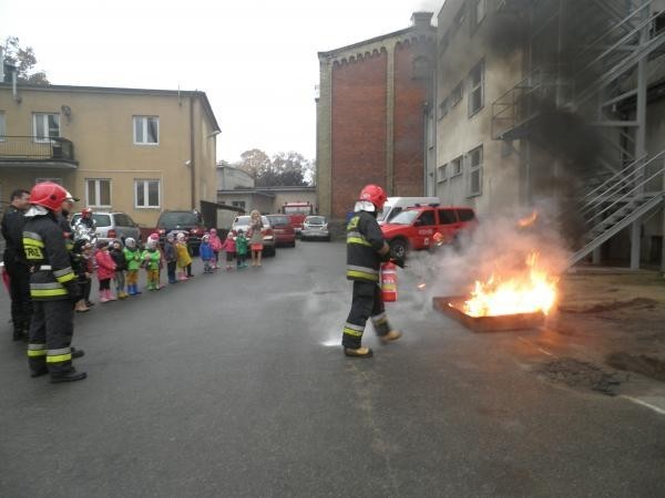 Choszczno: Przedszkolaki z wizytą u strażaków [ZDJĘCIA]
