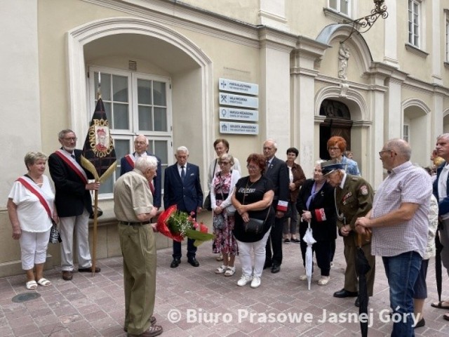 Na Jasną Górę w 30. pielgrzymce przybyli przedstawiciele Związku Więźniów Politycznych Okresu Stalinowskiego. Uczestnicy piątkowego, jasnogórskiego spotkania oddali hołd bohaterom walki o wolność i niepodległość Polski, pomordowanym w sowieckich łagrach i więzieniach Urzędu Bezpieczeństwa. Modlili się też za tych, którym udało się przeżyć i opuścić mury więzień.