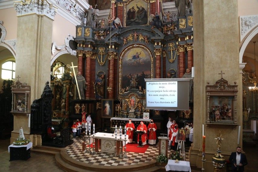 Młodzież z dekanatu przemęckiego przystąpiła dziś do sakramentu bierzmowania.