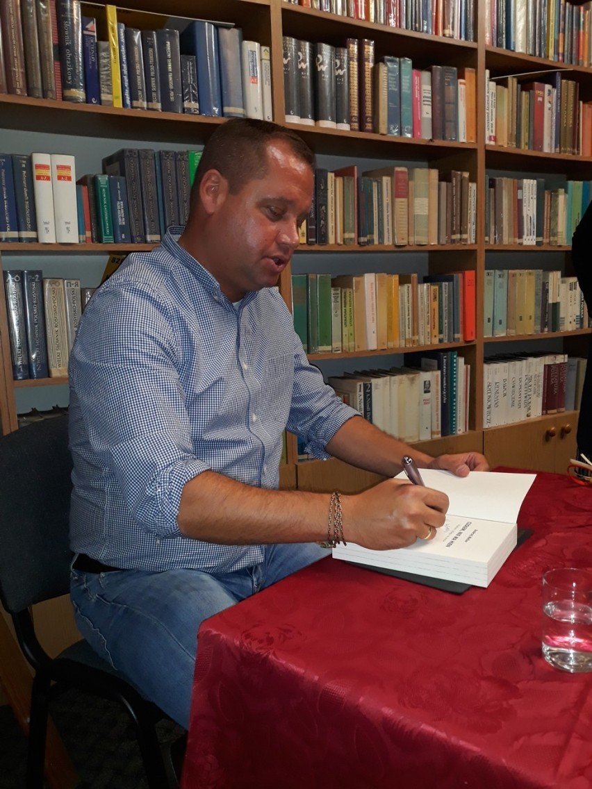 W Grodziskiej Bibliotece Publicznej odbyło się spotkanie z Andrzejem Mellerem [FOTO]