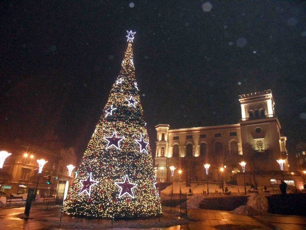 Ta przepiękna choinka stała na placu Chrobrego w tamtym roku.