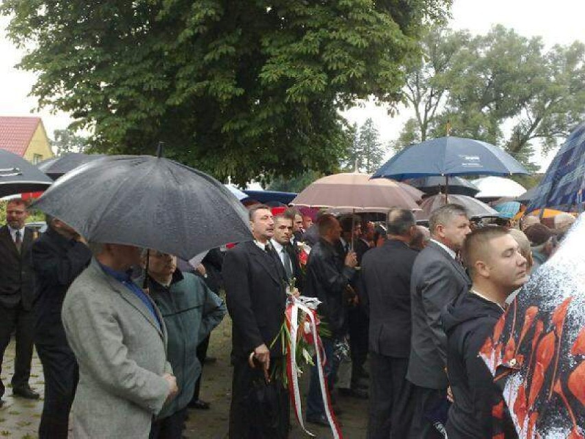 W Krupach odbywa się dzisiaj pogrzeb Andrzeja Leppera. Na...
