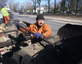 Piotrków: Łatają ulice jak dziurawe skarpety