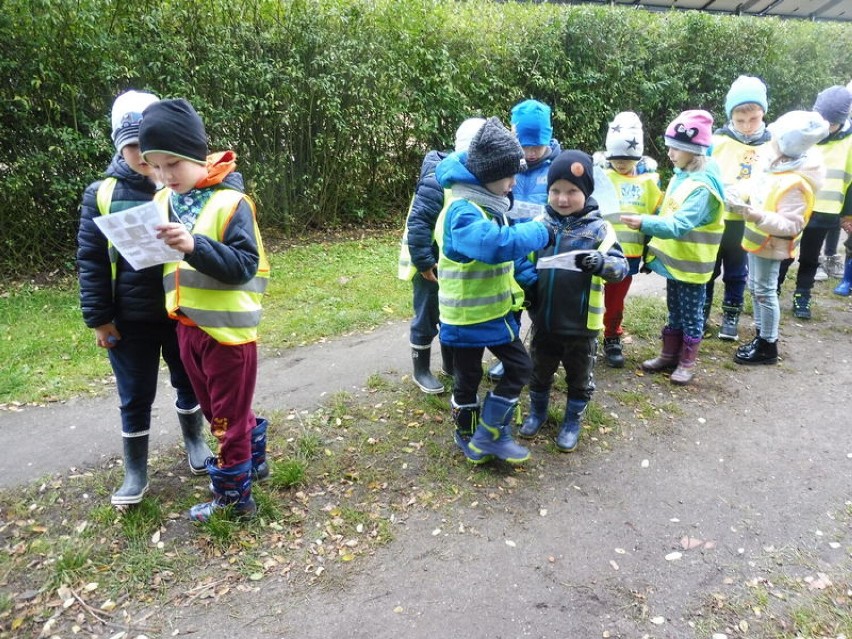 Dzieci z przedszkola w Jarogniewicach z wizytą u leśników