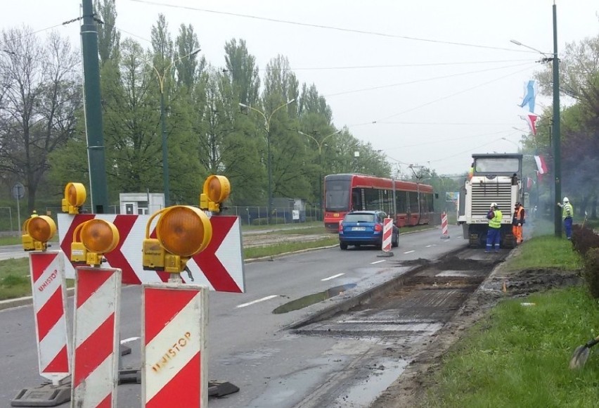 Tramwaj linii 15 w Sosnowcu potrącił robotnika pracującego...