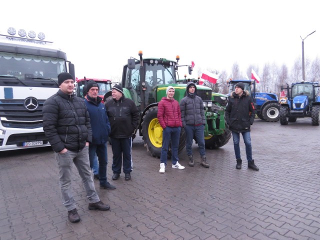 Rolnicy z powiatów wąbrzeskiego, brodnickiego i golubsko-dobrzyńskiego protestowali w środę, 9 lutego przeciw drożyźnie